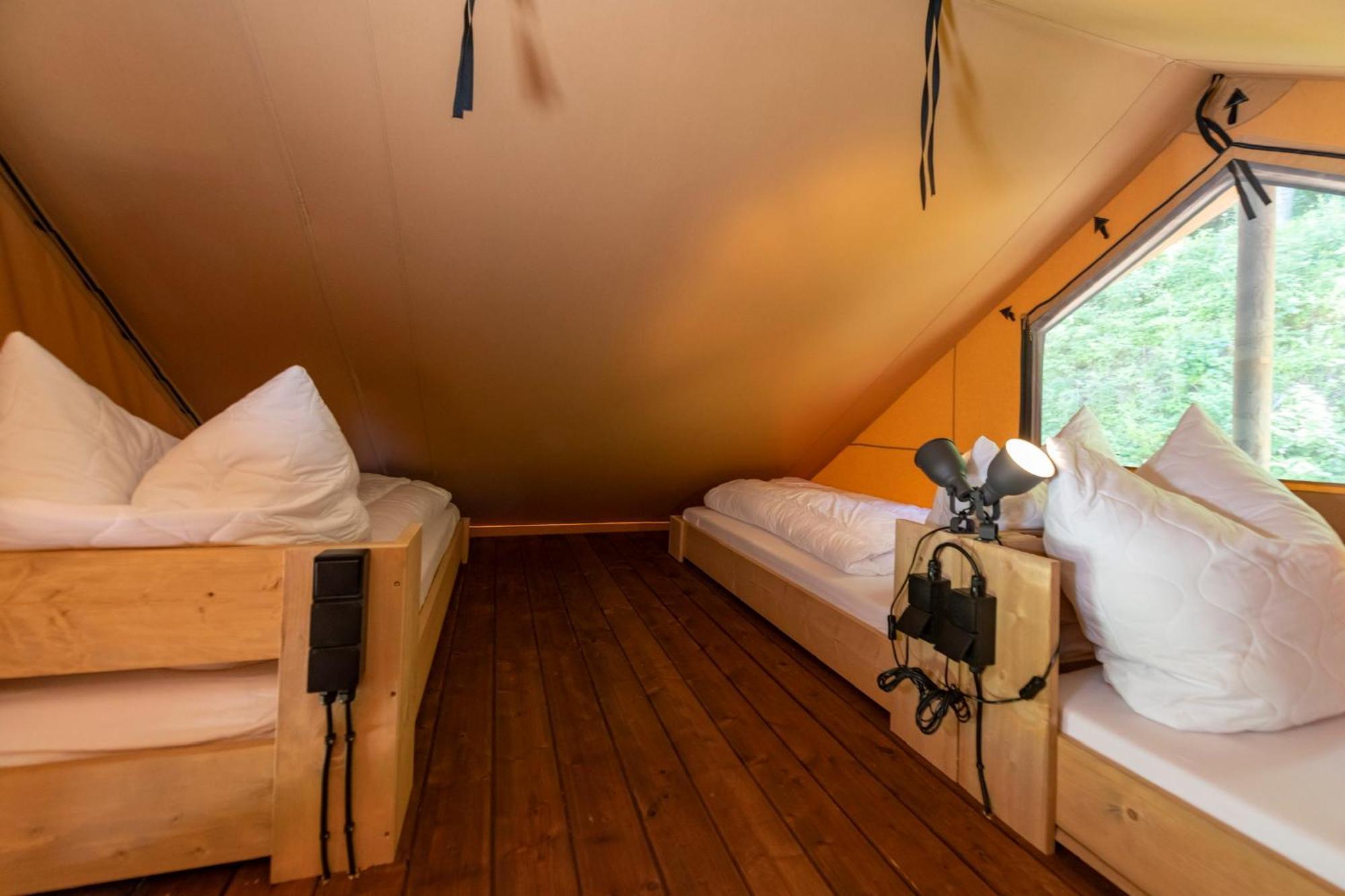 Ferienpark Terrassencamping Sued-See Walchsee Rum bild